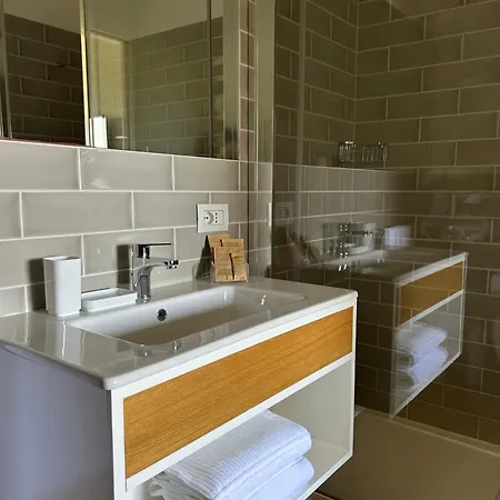 לינה וארוחת בוקר Casale Appia 4*