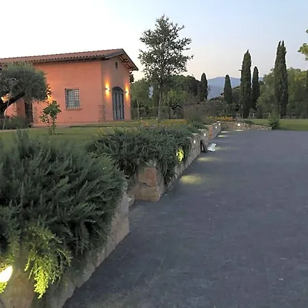 Casale Appia 4* לטינה